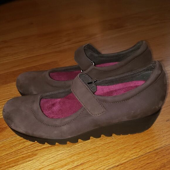 Munro Brown Leather Maryjane Shoes - Picture 3 of 8